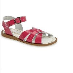 𝅺pink salt water sandals